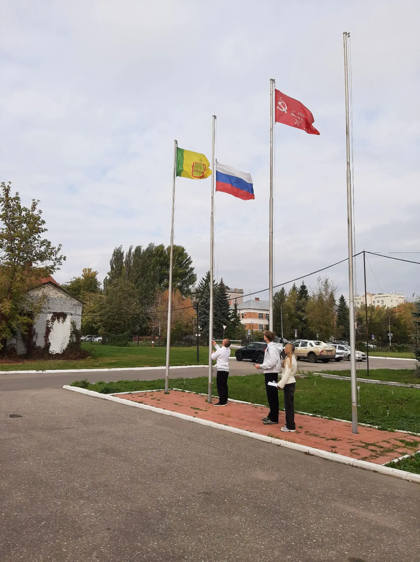 ПОДНЯТИЕ ГОСУДАРСТВЕННОГО ФЛАГА РФ.