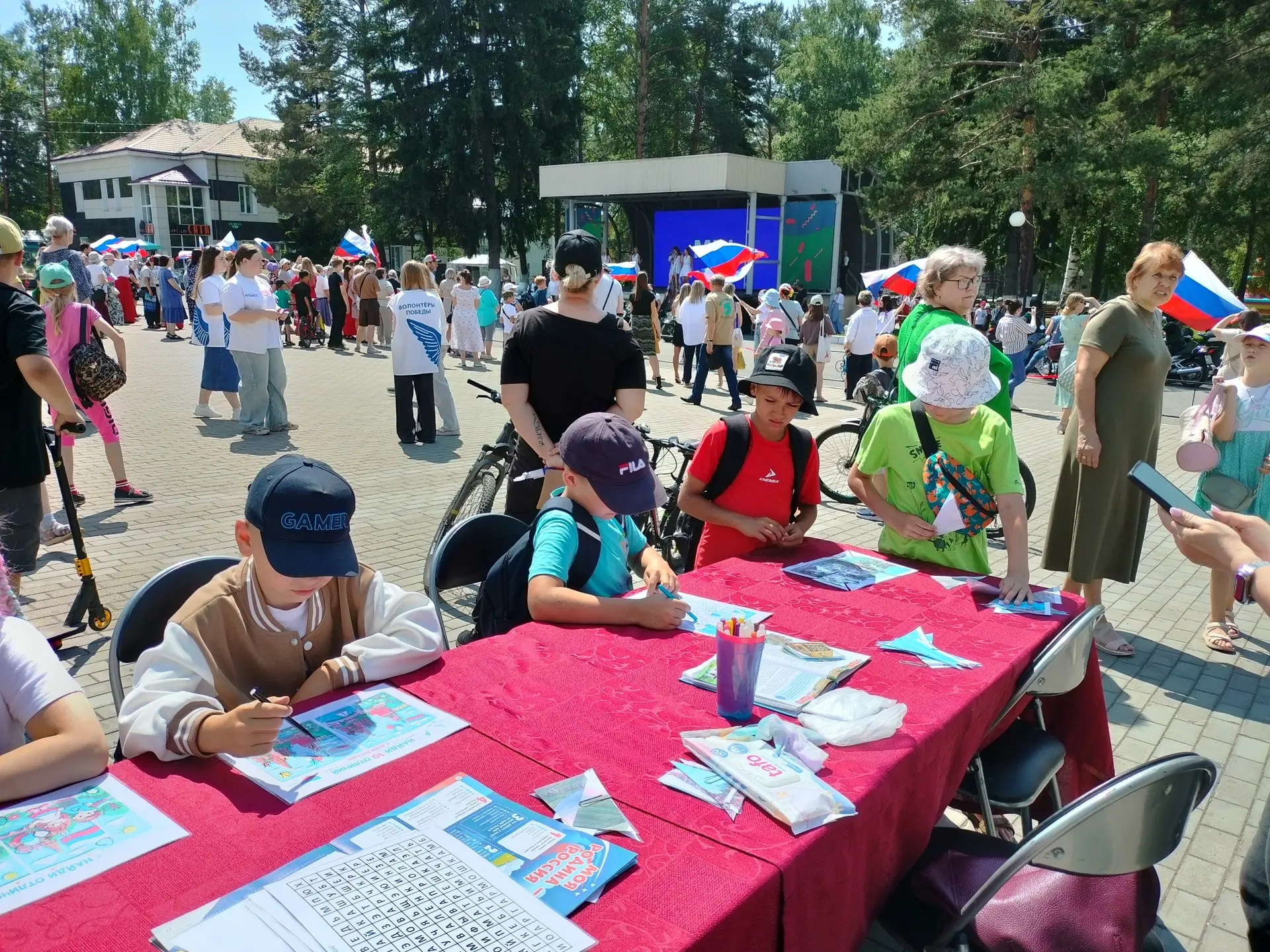 11июня сотрудники ДИРЦ «Открытая библиотека» для юных жителей города провели познавательную игру-вик