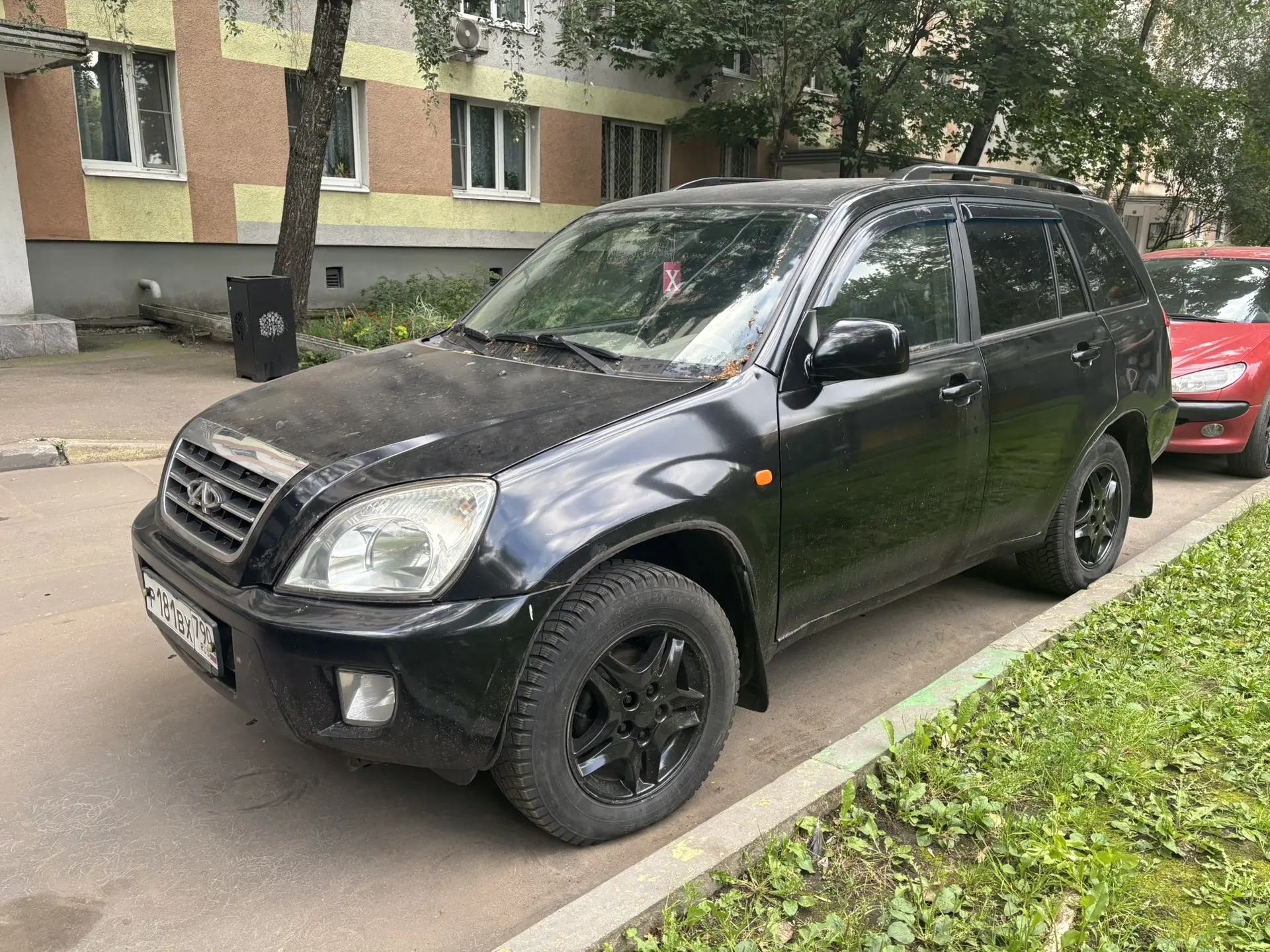 По кузову есть мелкие косяки, ничего критичного.