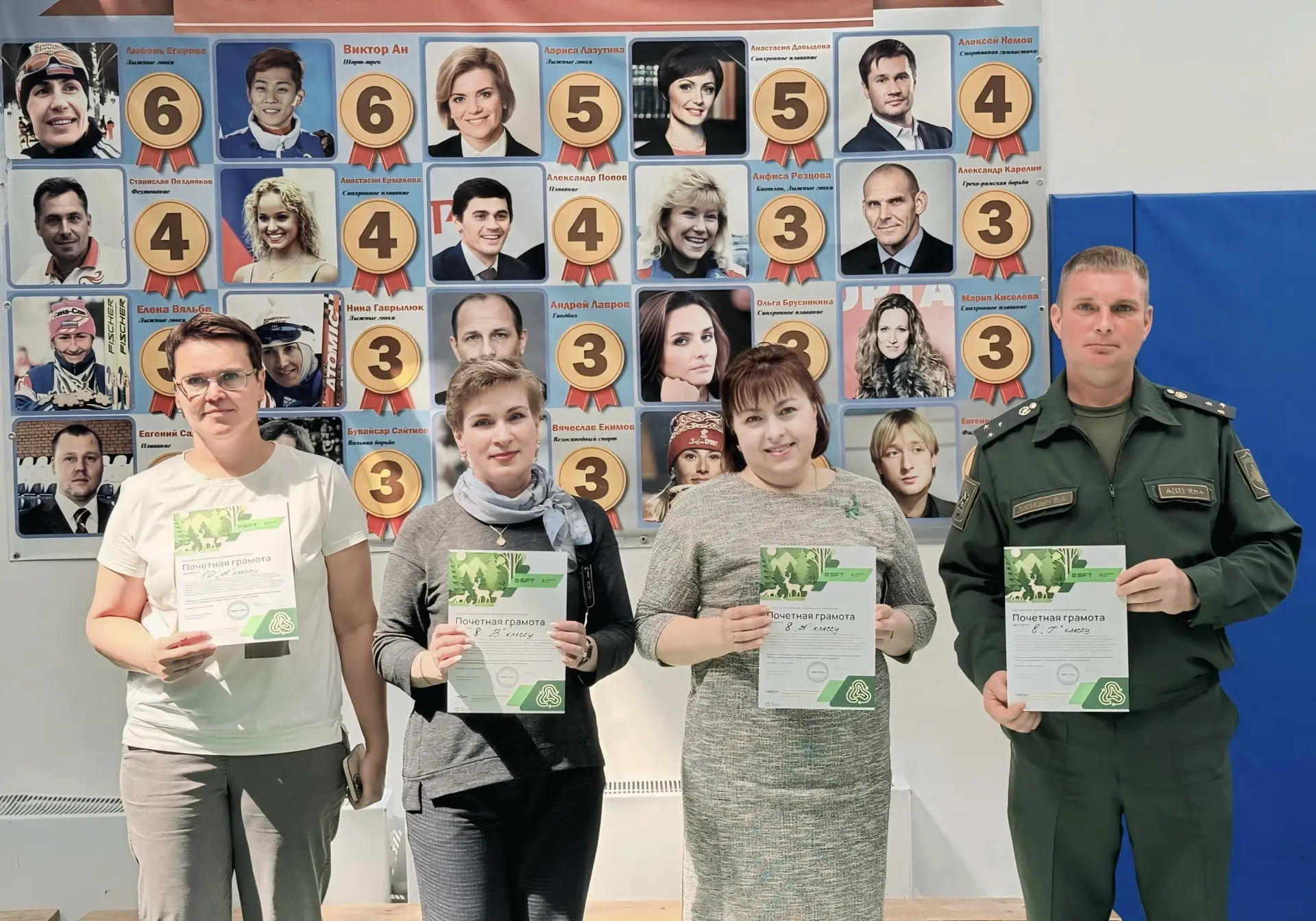 🎉 Торжественные линейки: время награждать лучших! 🎉  В нашей школе прошли линейки для учеников 2, 3,