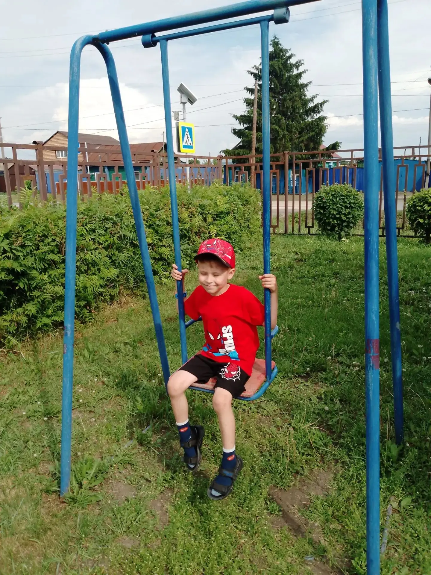 Краски лета!!!
Краски лета - это всё - солнце, небо и песок...
Детский смех на развлечении, диалоги 