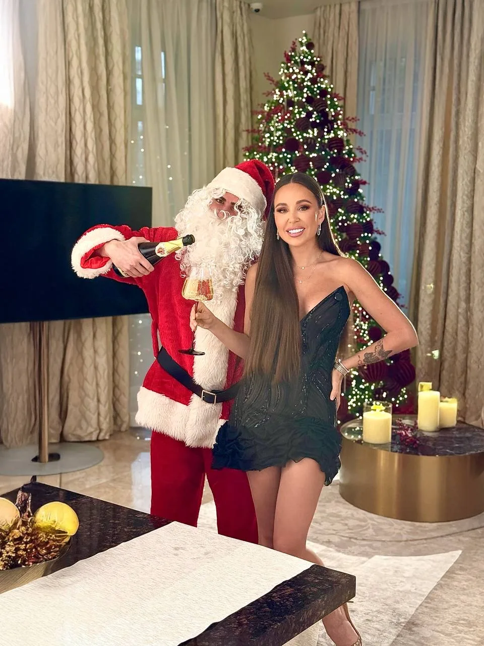 С Новым годом и Рождеством, мои дорогие 🎄  Спасибо, что прошлый год мы прошли вместе 🫶🏼 Пусть этот б