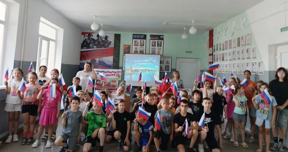 🇷🇺 День России в Мирской детской библиотеке прошёл под девизом «Россия — нет слова красивей»! 🥰 З