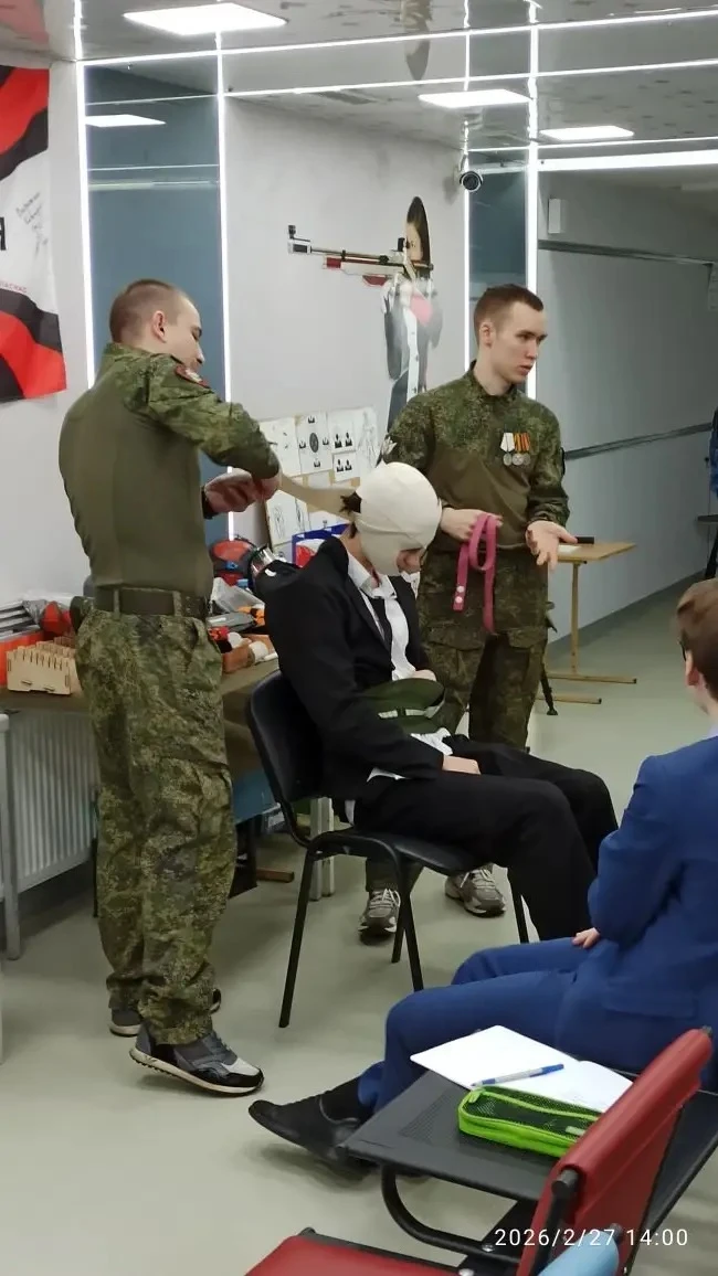 ⚕️Мастер-классы по тактической медицине от бойцов СВО!  Сегодня 10-е классы Гимназии 622 получили ун
