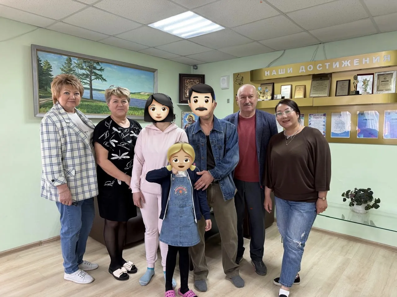 Ребёнок вернулся в родную семью 🏡

Ещё один ребенок вернулся к маме и папе. Семья справилась с труд