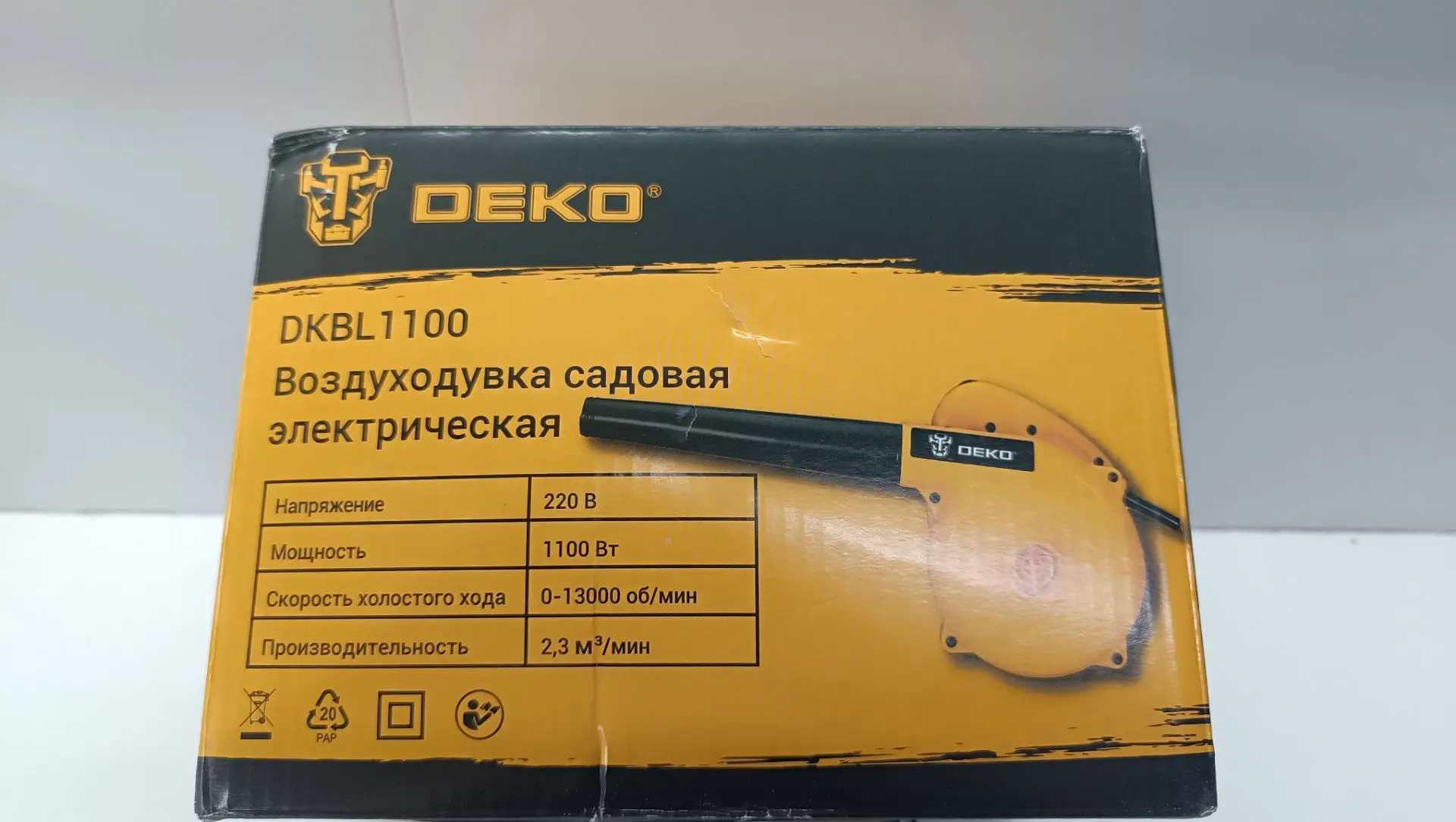 Воздуходувка DEKO DKBL1100 — мощный помощник для уборки территории