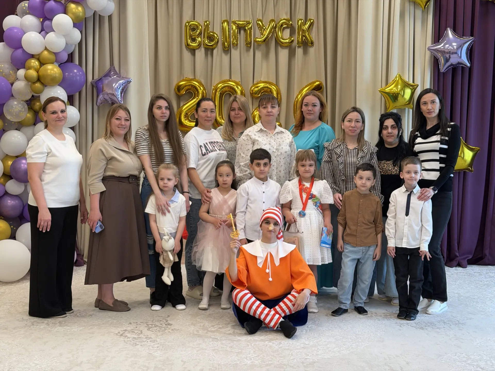 Сегодня в дошкольном отделении "Чебурашка" прошел яркий и незабываемый выпускной у группы "Ежевички"