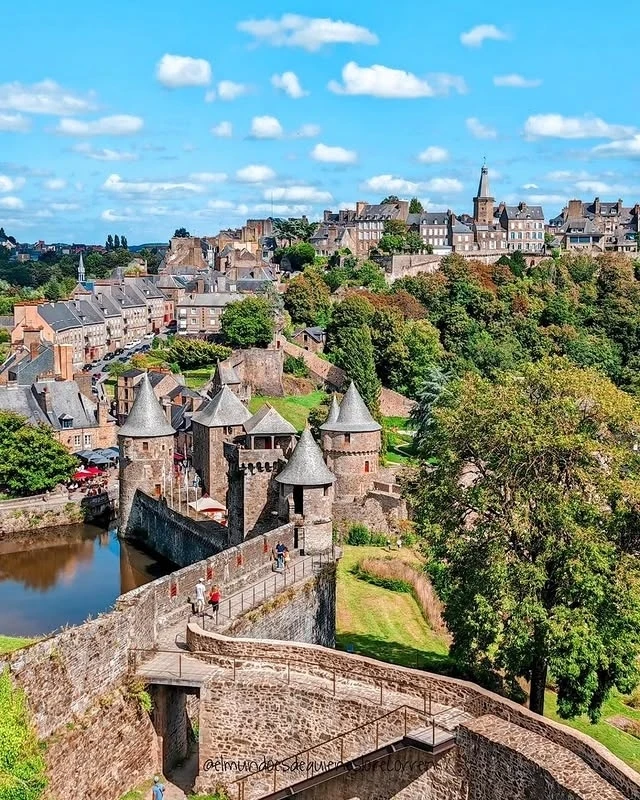 Замок Фужер (Château de Fougères) — одно из самых впечатляющих средневековых оборонител...