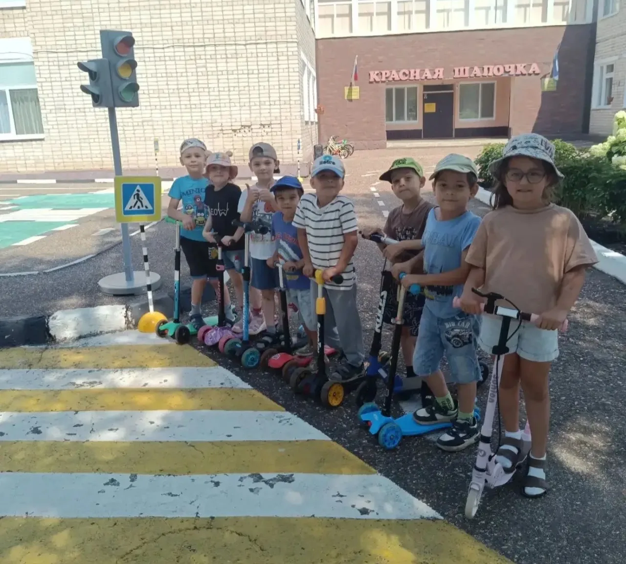 Безопасность на колёсах: урок ПДД в «Красной шапочке»
В нашем детском саду «Красная шапочка» здоровь