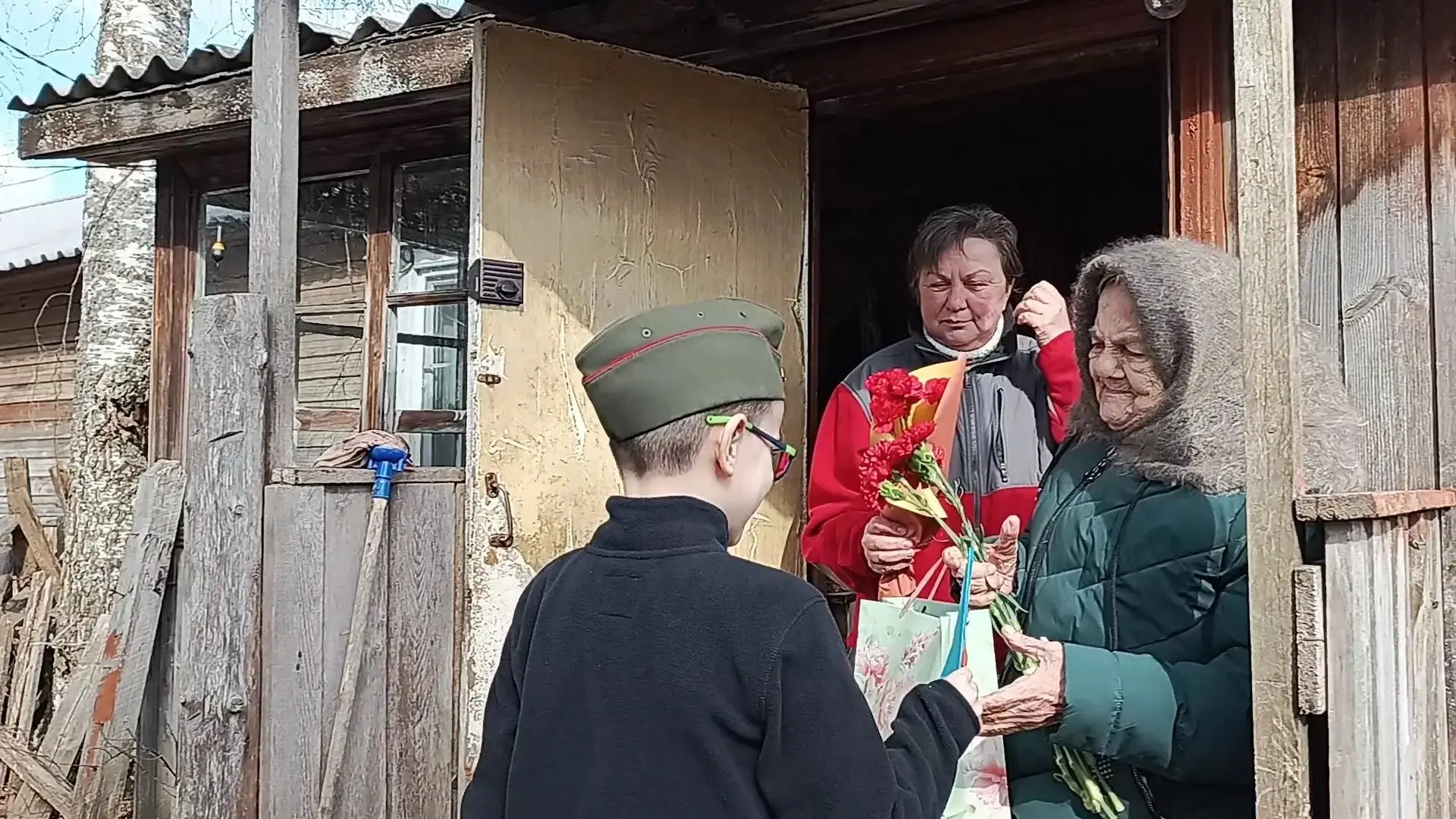 Ко Дню Победы в школе прошла акция памяти. Две недели ученики, классные руководители, «...