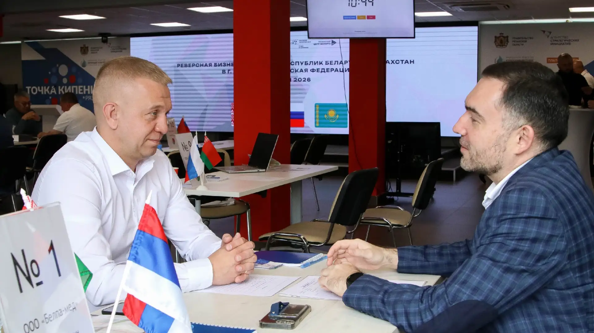 Провел переговоры с представителями компаний из Казахстана и Беларуси. Особый интерес зарубежных пар