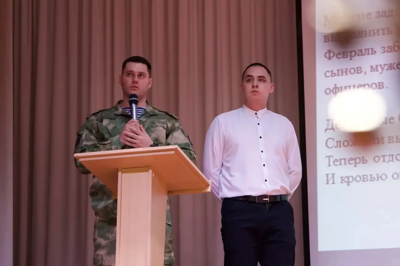УРОК МУЖЕСТВА: ВСТРЕЧА С ГЕРОЯМИ🇷🇺👏  В нашей состоялся Урок Мужества, посвященный специальной военно