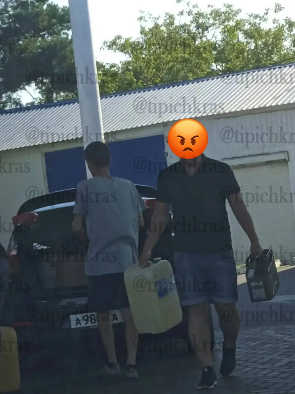Многие краснодарцы не понимают: почему одним можно на АЗС с канистрами, а всем остальны...