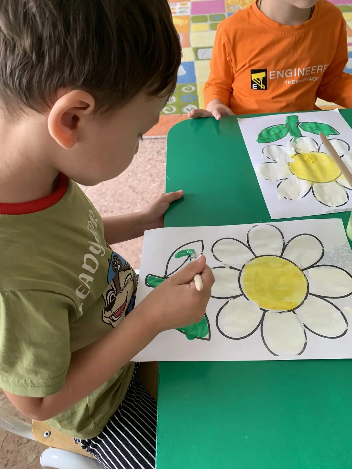 Символ семьи — ромашка! 🌼

Сегодня наши малыши из группы «Калинка-малинка» превратились в настоящих