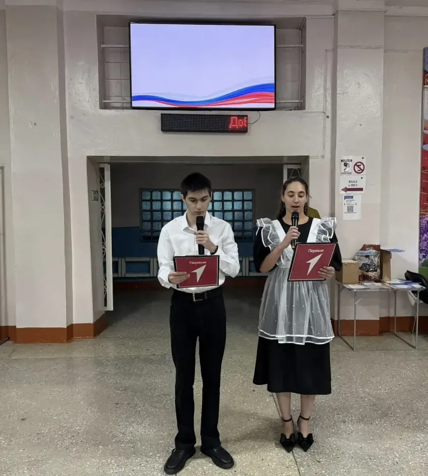 Сегодня в нашей школе прошла еженедельная торжественная церемония поднятия государствен...