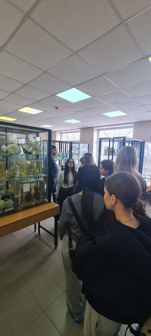 Студенты Арзамасского медицинского колледжа на экскурсии в музеях анатомии ПИМУ🩺    С двумя нашими у