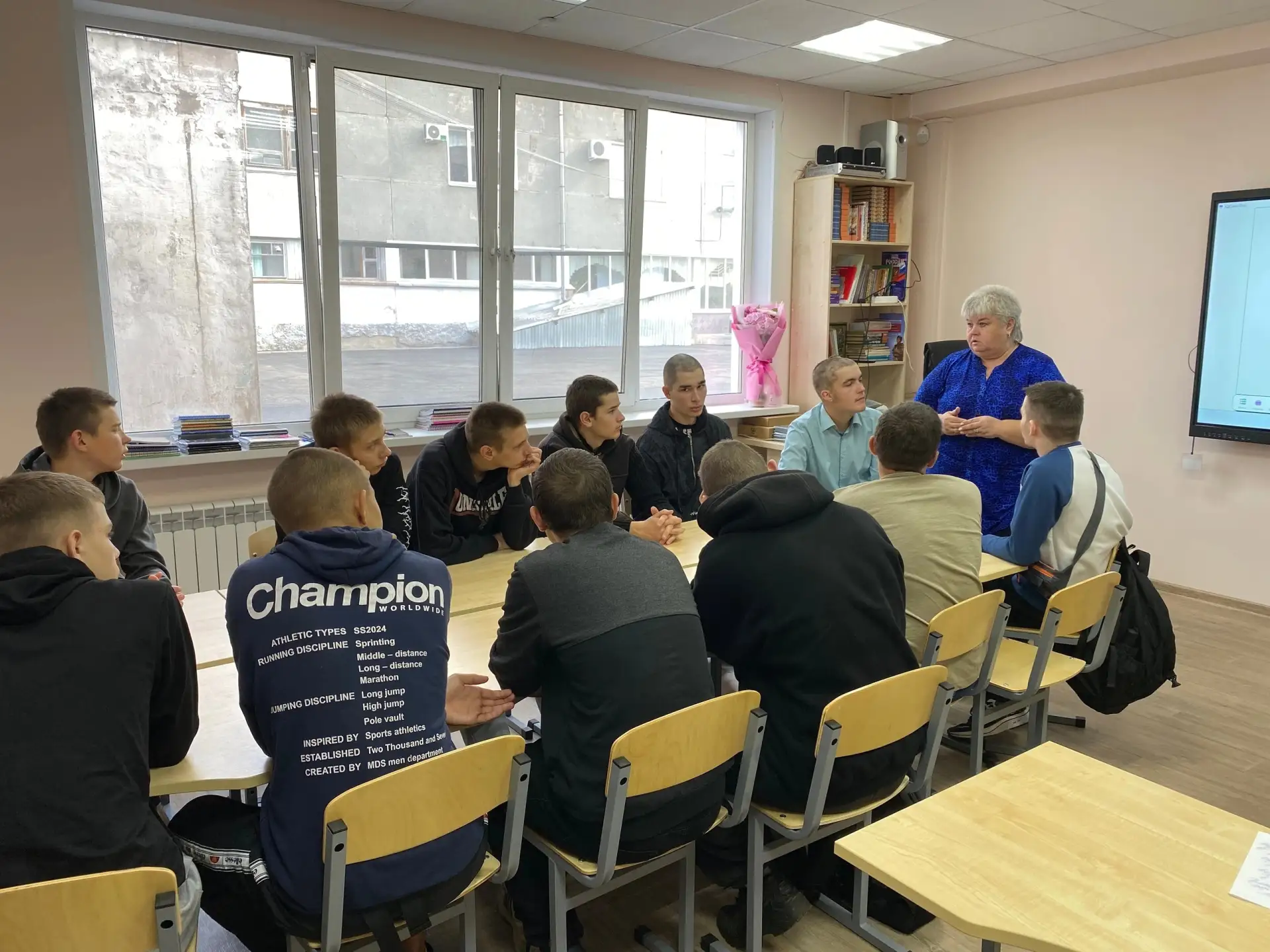 🔨 Группа СТ-11 познакомилась друг с другом и классным руководителем!