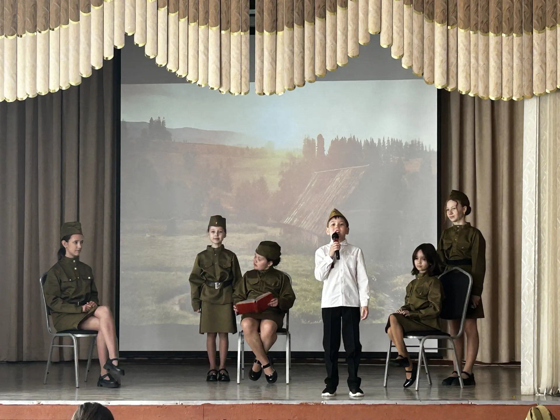 🕊️В ПАМЯТЬ О ПОДВИГЕ: СПЕКТАКЛЬ «А ЗОРИ ЗДЕСЬ ТИХИЕ»🕊️  ⭐️7 мая, в четверг, в преддверии Великого пр