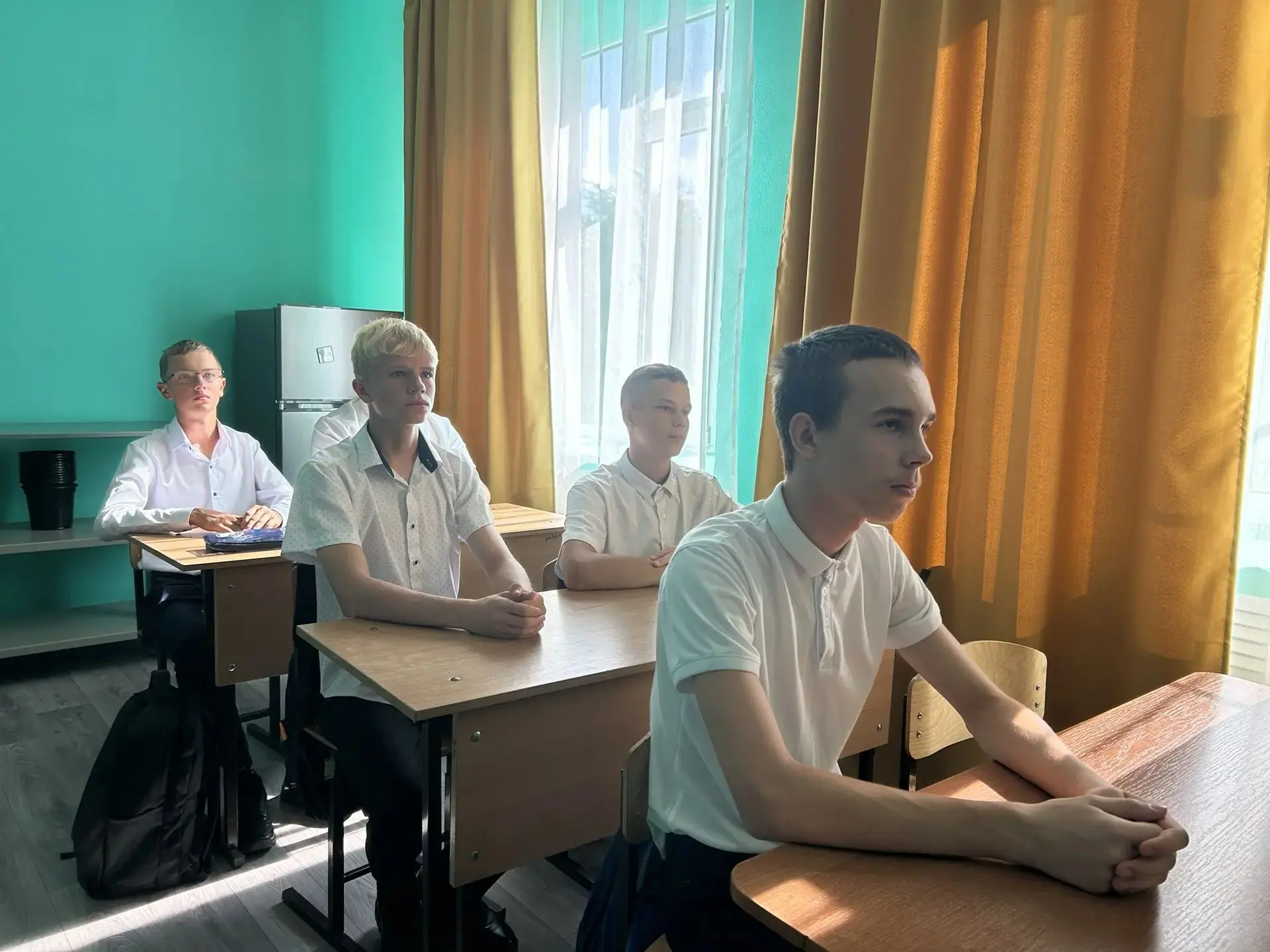 🕯🎉 Сегодня мы собрались на уроке мужества, чтобы отдать дань уважения и вспомнить соб...