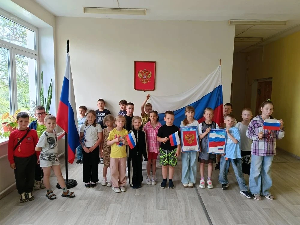 В рамках патриотического воспитания и в продолжение Всероссийской акции «Родиной горжусь» мы провели