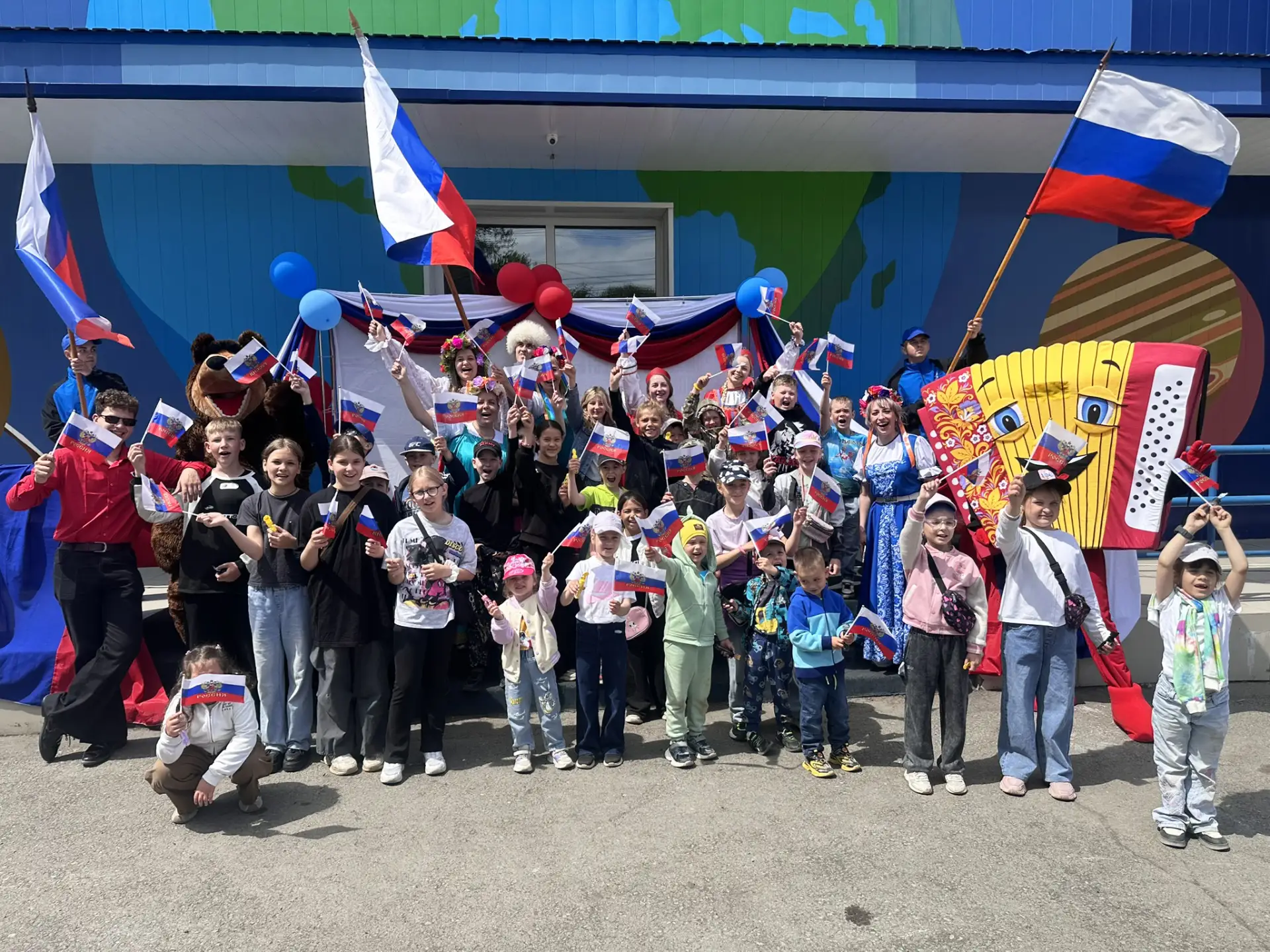 🇷🇺✨ Квест «Россия — Родина моя!» ✨🇷🇺

12 июня, в День России, для ребят прошёл увлекательный кве