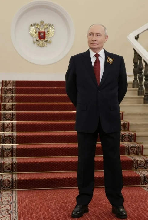 Хочу поздравить от всей души нашего лидера Владимира Владимировича Путина и пожелать ем...