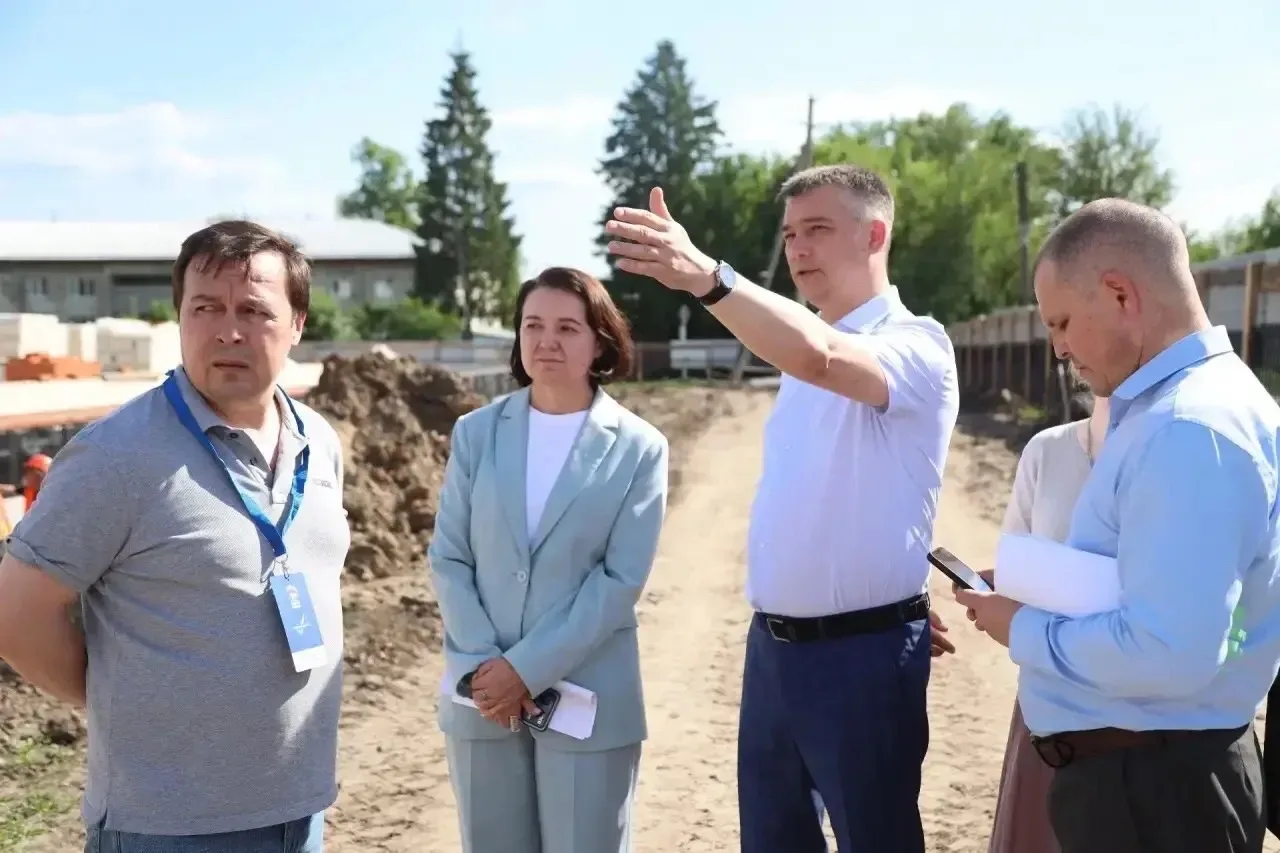 Дмитрий Захаров:  🏗️Объезжаю стройки школ. Сегодня — Вурнарская СОШ №1, пристрой на 400 мест.   👉Объ