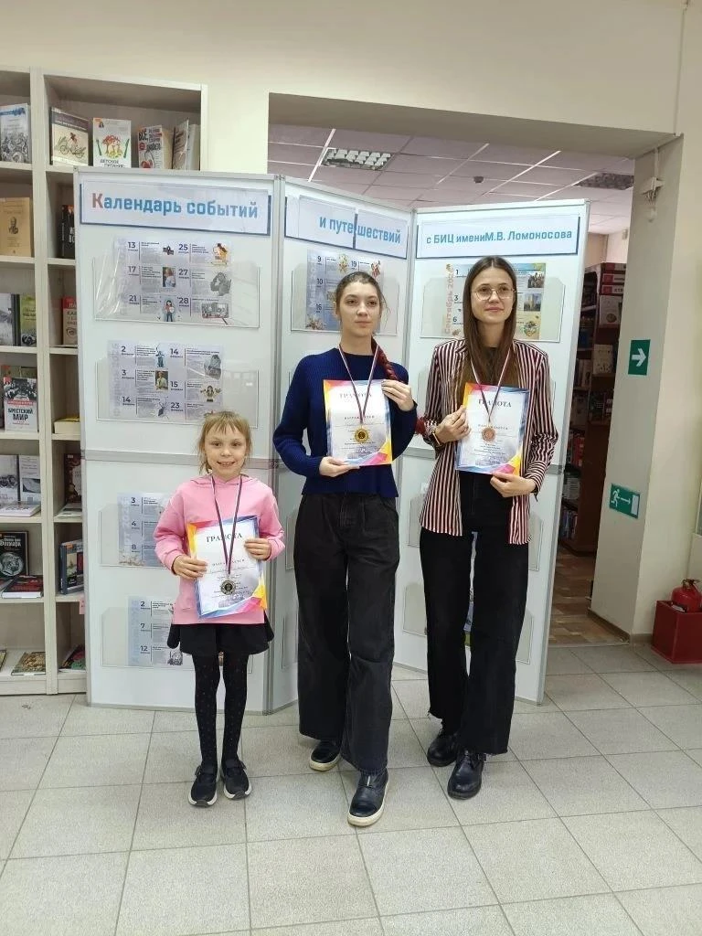 Успехи лучших!  Кузьменко Александра, ученица 3 Б класса, приняла участие во взрослом турнире по рус