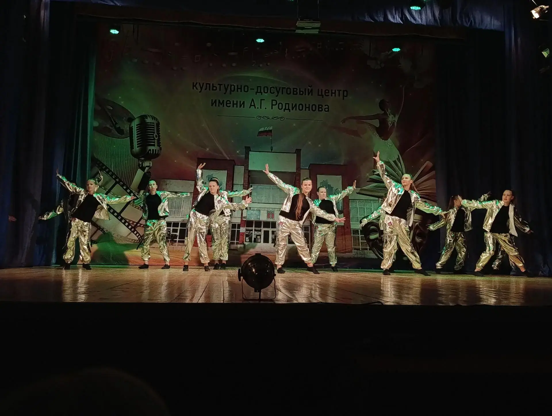 🎶22 августа наш центр наполнился особой атмосферой. В честь Дня Государственного флага...