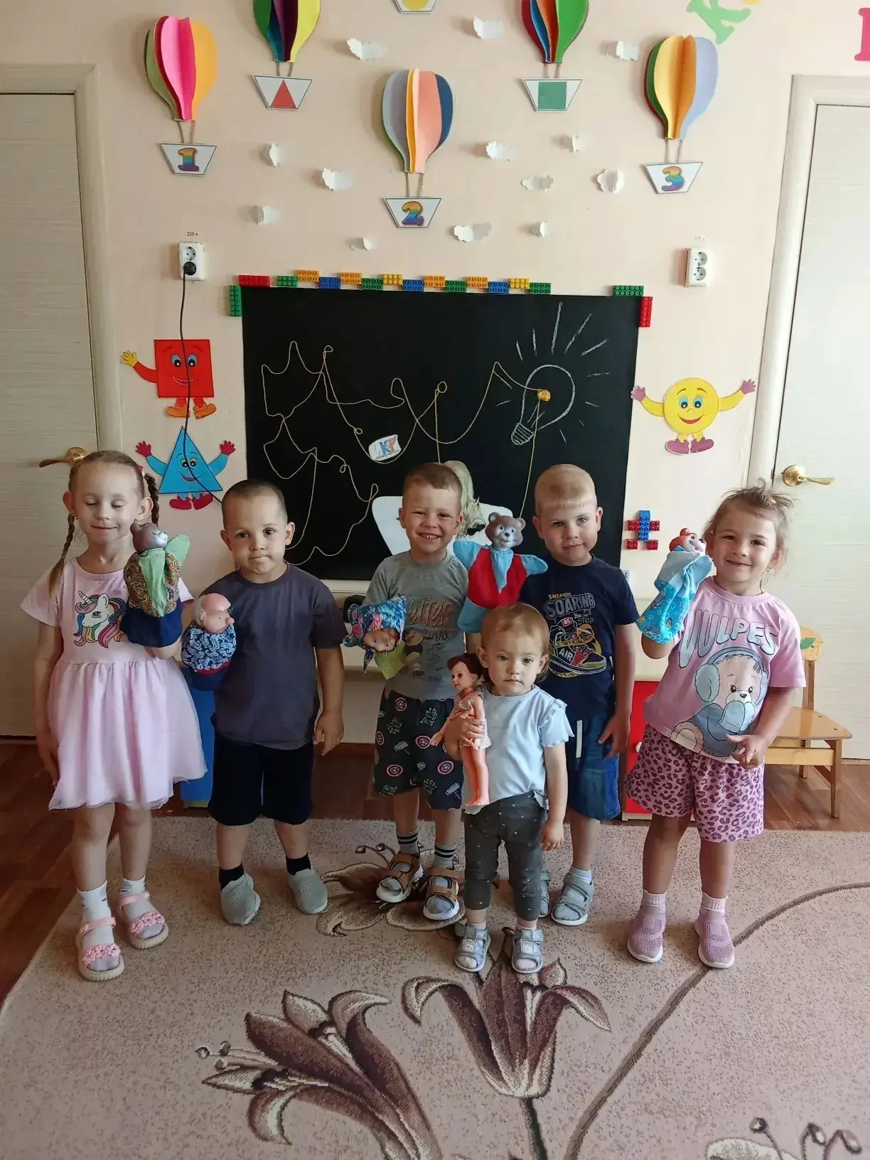 МБДОУ" Моховский детский сад" В младшей группе провели инсценировку сказки «Три медведя».
Таким обра