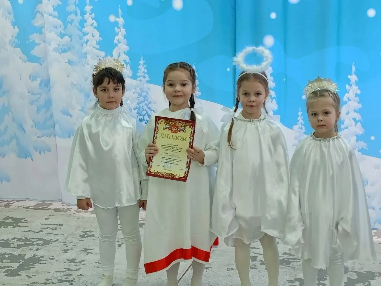 На базе детского сада № 18 "Рябинушка"прошел фестиваль-конкурс «Под Рождественской звез...