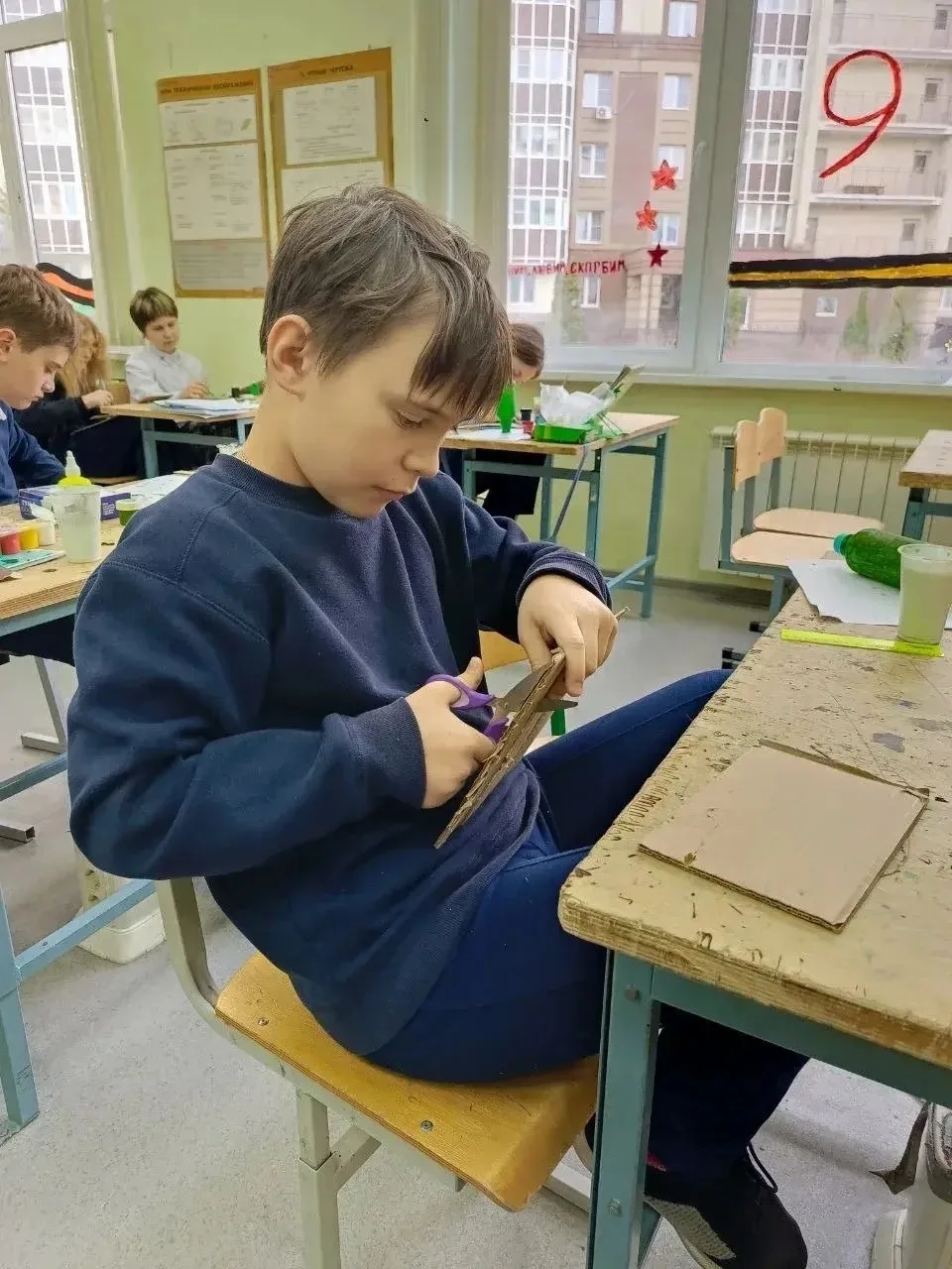 ✈️ КРЫЛЬЯ ПОБЕДЫ: ТВОРЧЕСТВО И ПАМЯТЬ В 5 «Б»! ✈️  В нашей школе прошел невероятно увлекательный мас