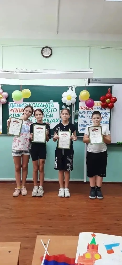 Сегодня в нашем лагере прошёл насыщенный и яркий день, посвящённый Дню России! 🎉

Утро началось с б