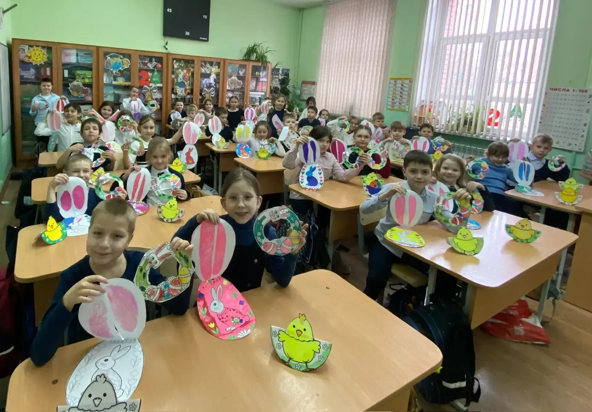 😍 Всю неделю в школе активно шла подготовка к светлому празднику Пасхи — в классах появлялись весенн