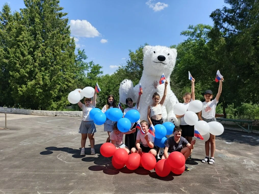 Накануне  Празднования Дня России летний  школьный  лагерь   дневного пребывания с. Глубокое преврат