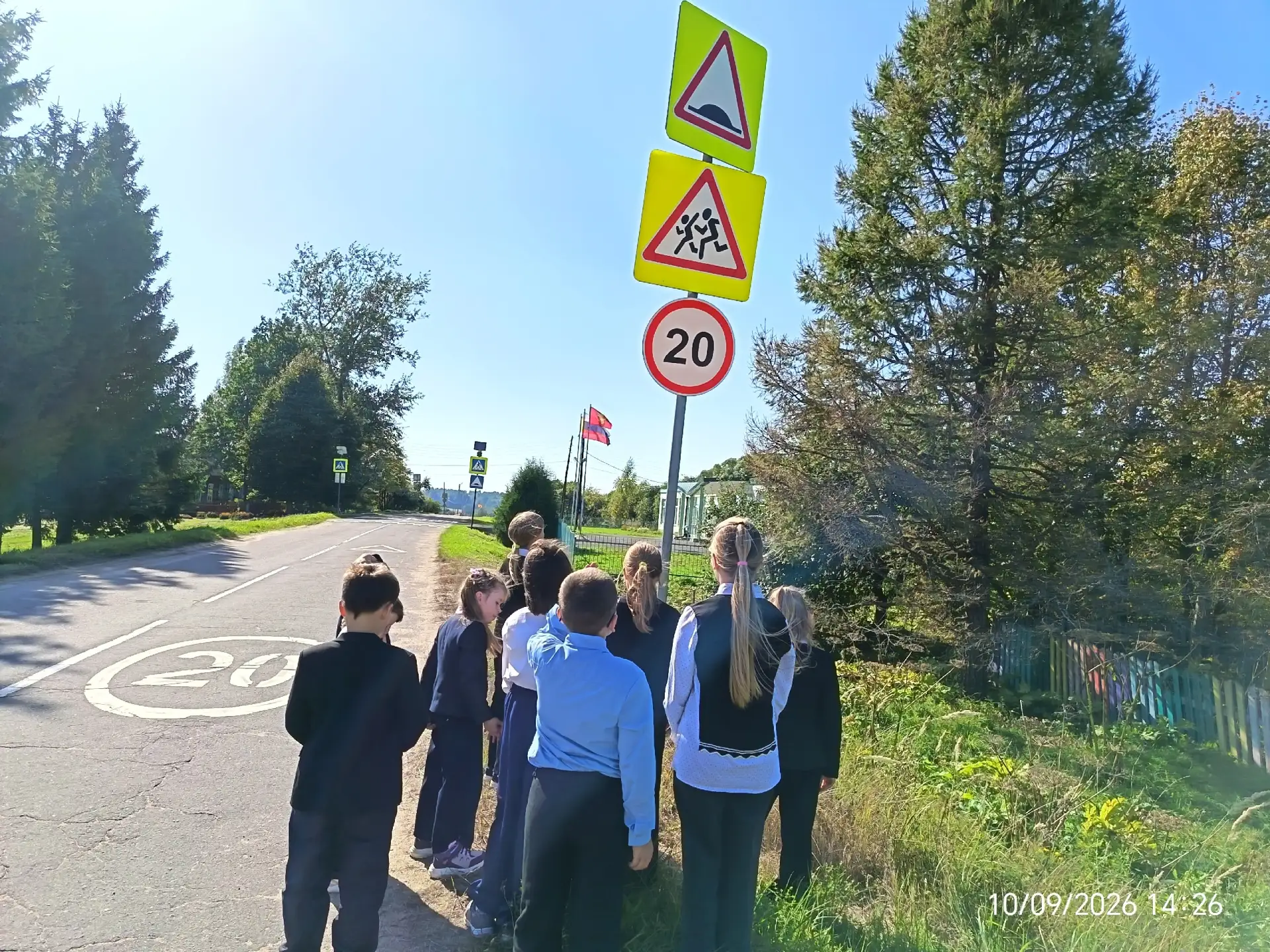 Сегодня на занятии ЮИД обучающие вспомнили правила дорожного движения. Ребята повторили...