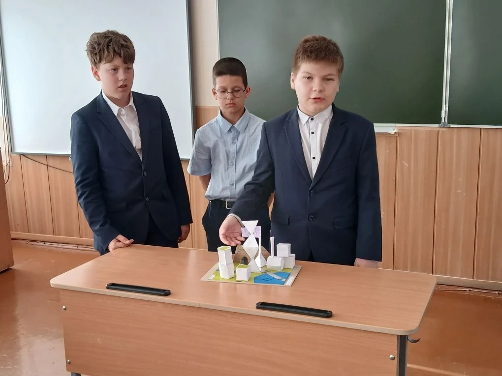 На последних уроках математики в 5 «А» классе прошла защита проектов «Город, который мы строим». Реб