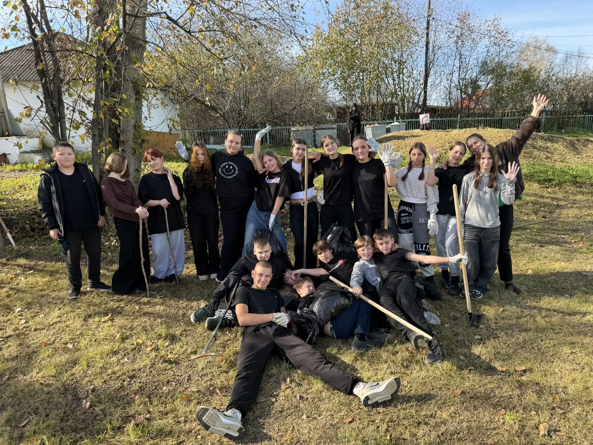 ✅Сегодня в нашей школе состоялась традиционная уборка территории🍂