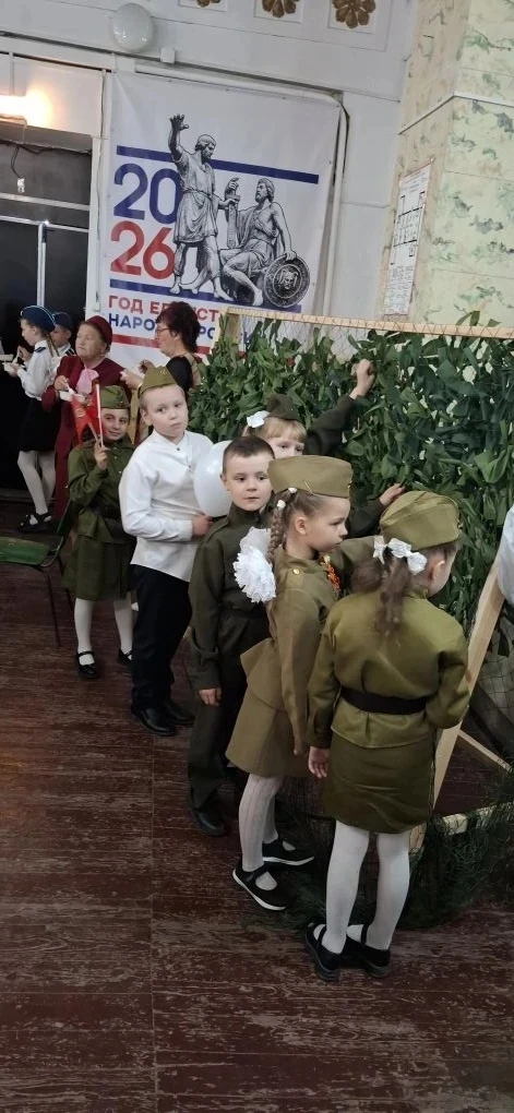 9 мая все жители станицы Краснодонецкой приняли участие  в патриотической акции  плетен...