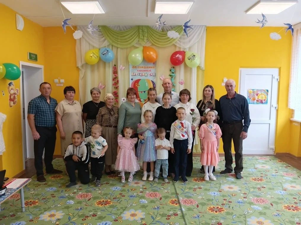 Балалар бакчасындагы чыгарылыш кичәсе — барлык бәйрәмнәр арасында иң күңелне нечкәртүче...