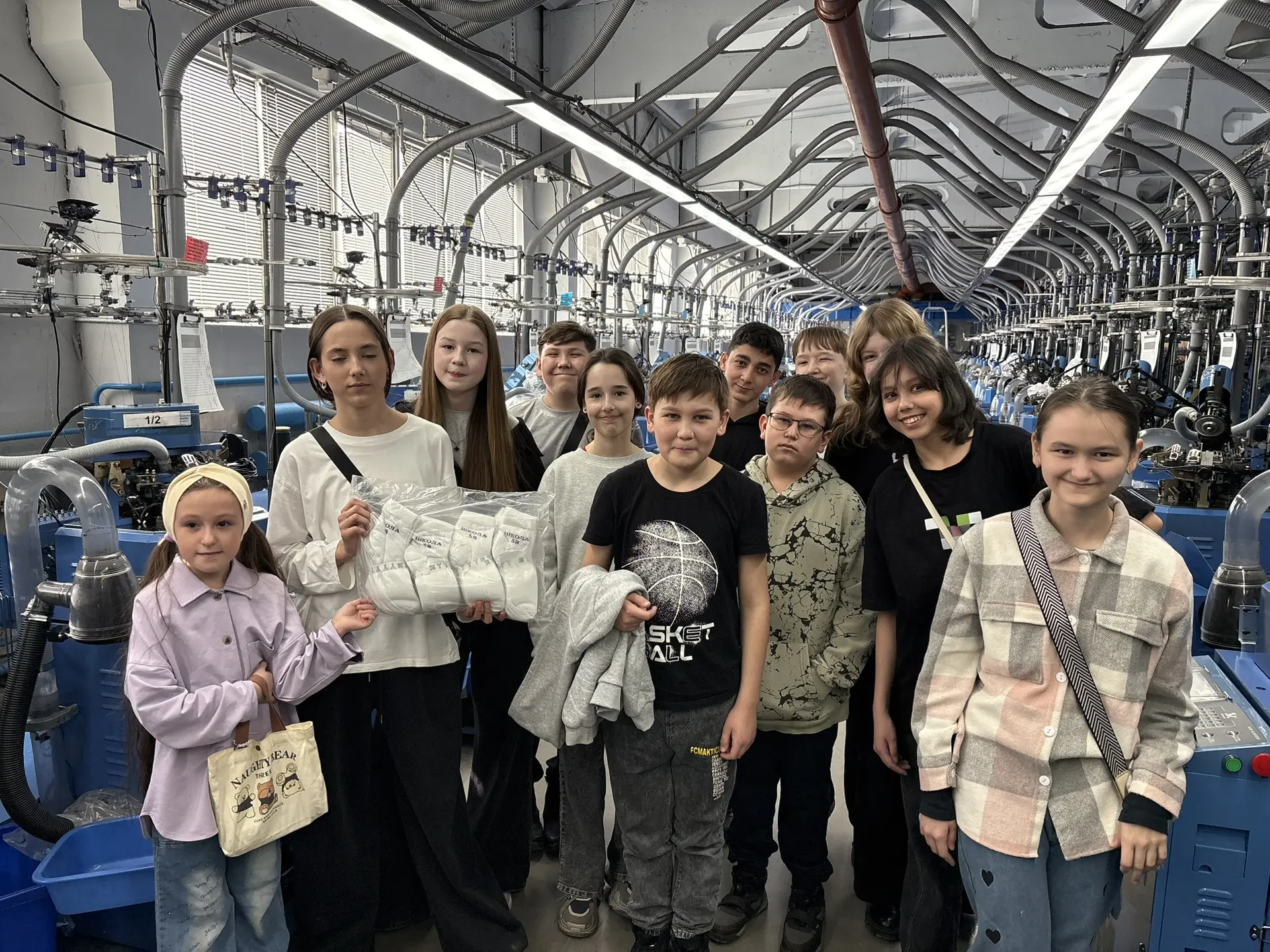 Ученики школы №58 побывали на фабрике «Челны носок»! 🧦  Ребята увидели, как производят носки: познак