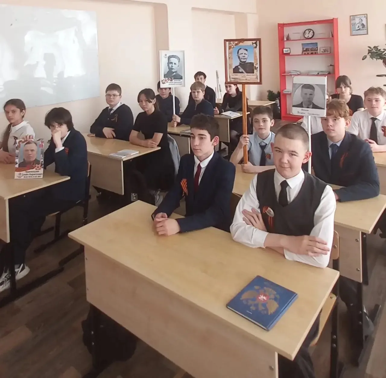🕊️ Всероссийский урок памяти «Георгиевская лента -символ воинской славы» и Республиканская минута мо