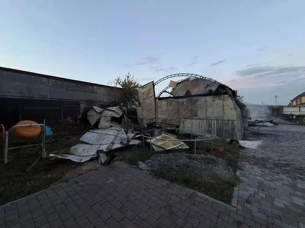 🔥В селе Перевалово произошёл крупный пожар: полностью сгорел ангар, в котором размещал...