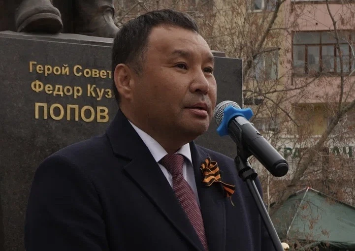 ФЕДОР КУЗЬМИЧ ПОПОВ - САХА СИРИН КИЭН ТУТТУУТА  Сахаттан бастакы Сэбиэскэй Сойуус Дьоруойа Федор Куз