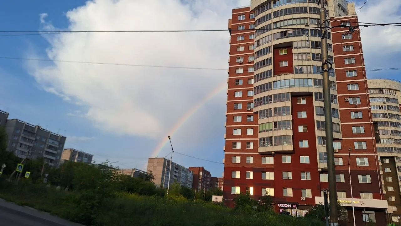 Вот такая красивая радуга украсила этот субботний вечер в Иркутске🌈