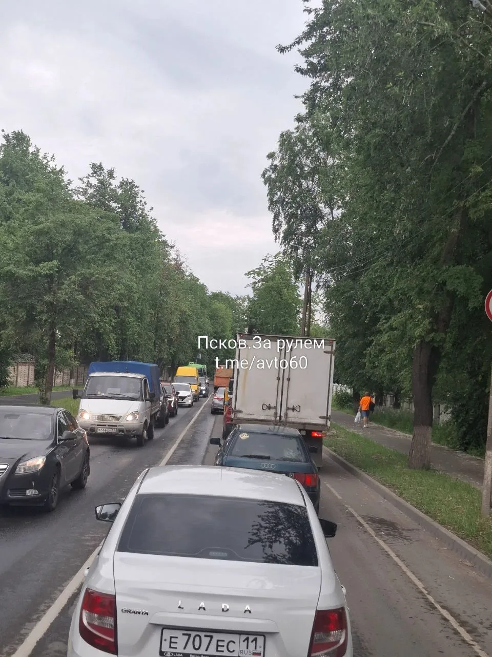 На Советской Армии снимают асфальт у железнодорожной улиц. Пробка от 128-й стрелковой дивизии