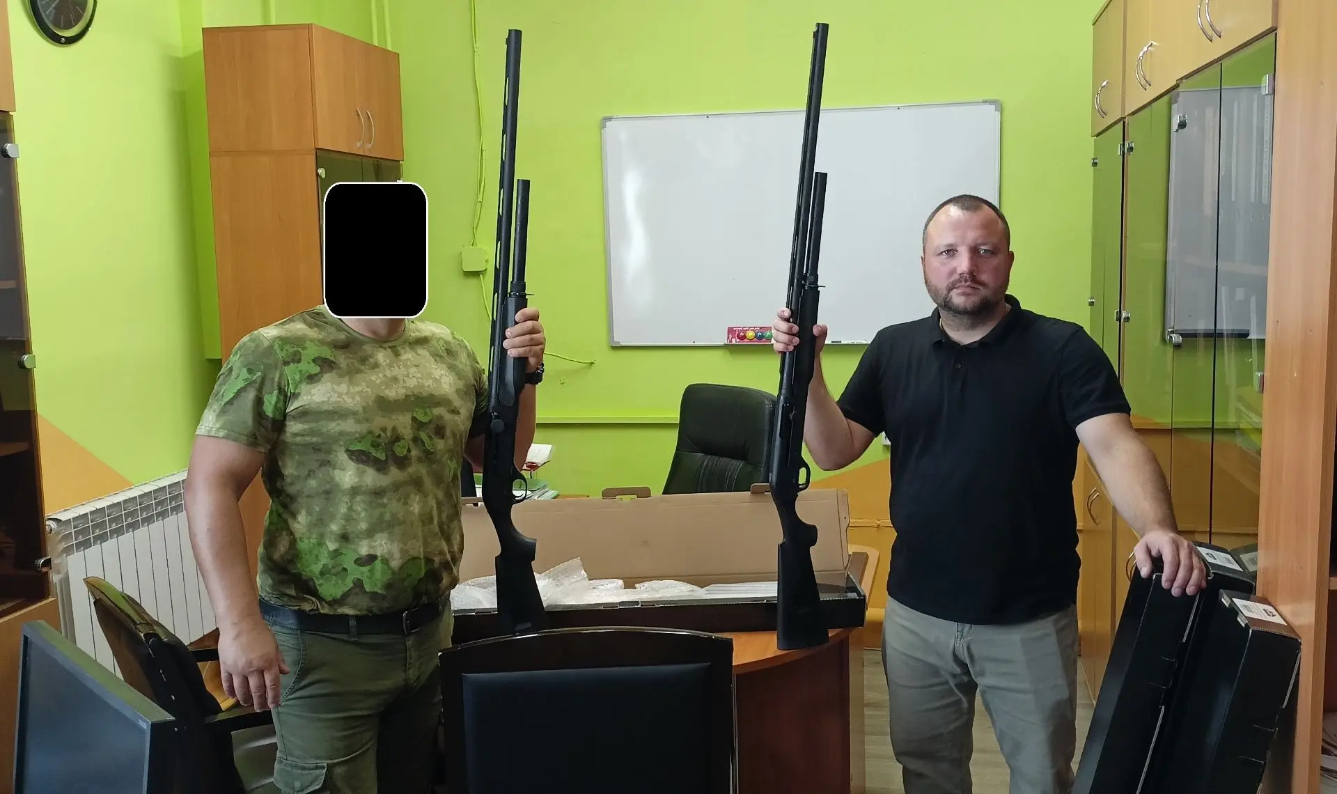 Отправили на фронт партию противодроновых ружей. Большую часть оплатили за счёт пожертв...