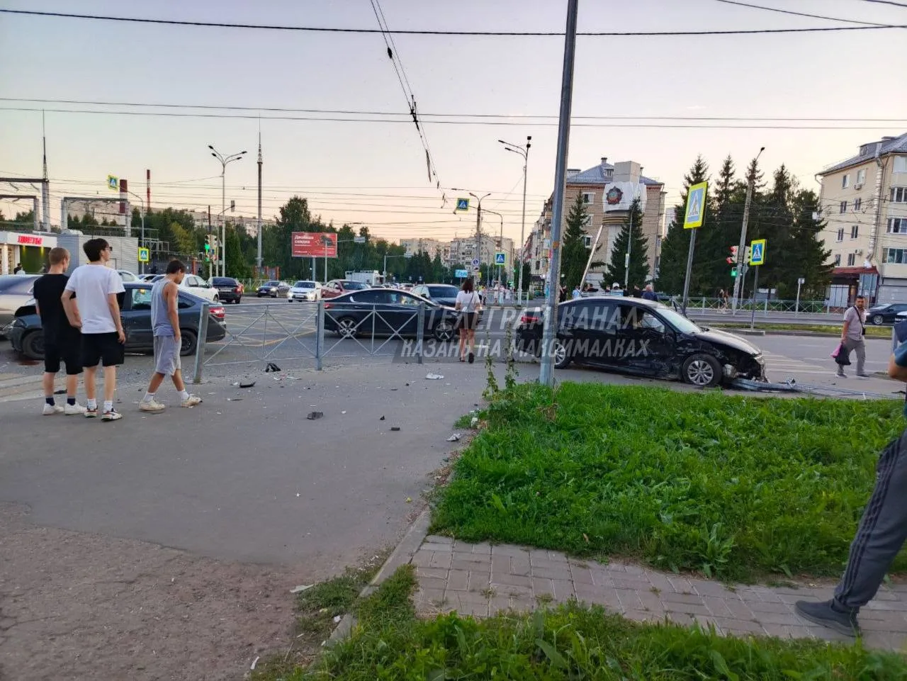 ⚡️ Серьёзное ДТП произошло на улице Даурской.

От удара одну из легковушек выбросило на пешеходную з