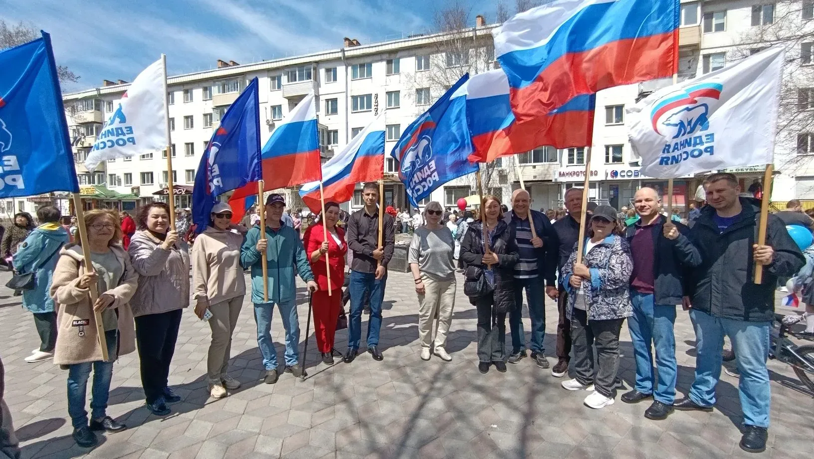 В сквере «Звезда» дальнегорцы отпраздновали «Цветущий Первомай»  Праздничный концерт, посвященный Дн
