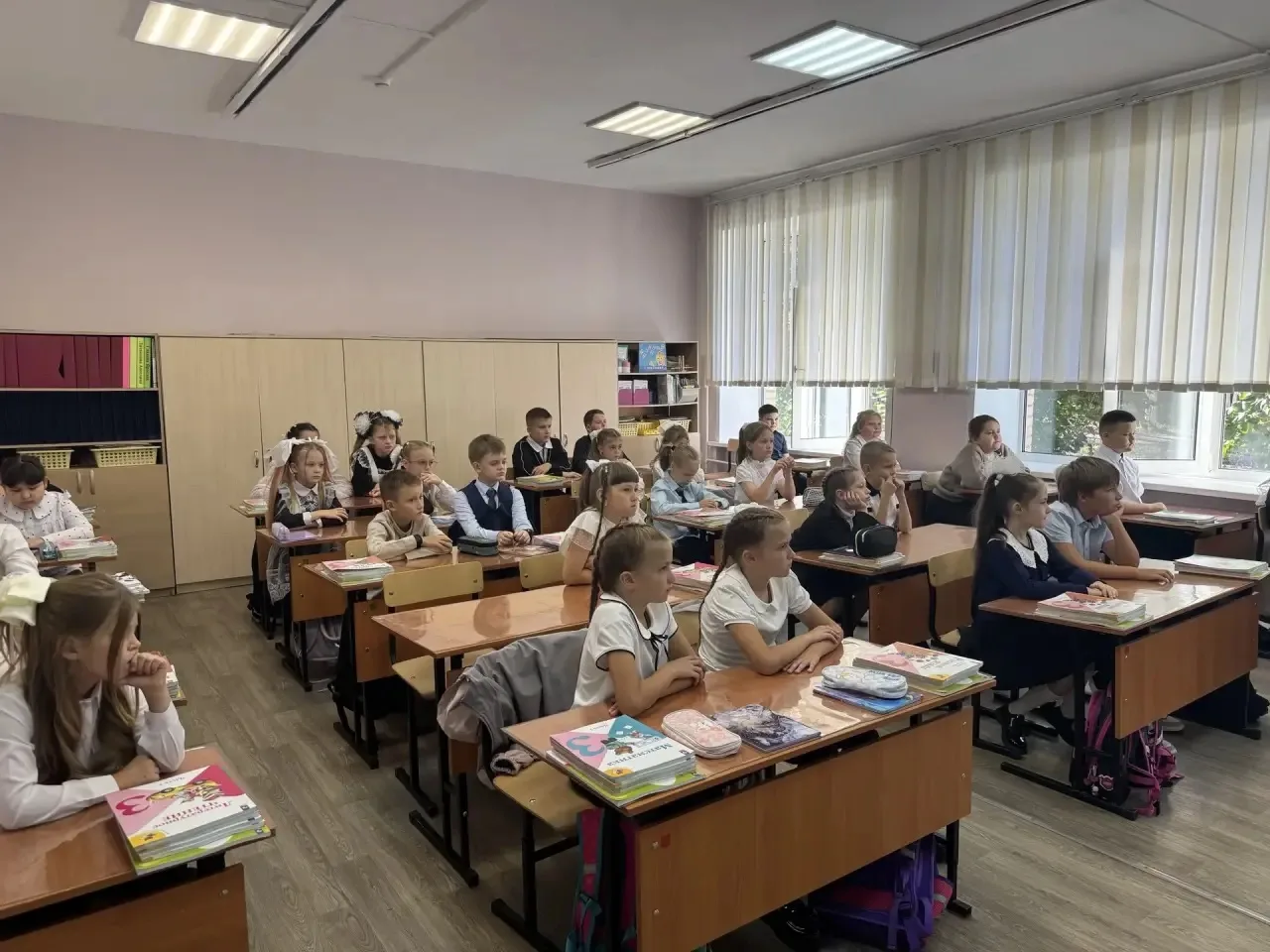 🤖 3 «Б» класс на волне искусственного интеллекта: как мы создавали свой хит!          ...